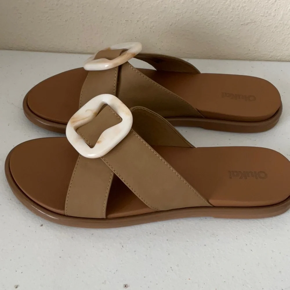 OluKai Tan Sandals with Cream Buckles (NWOT) - Picture 3 of 5